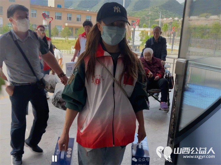 端午情暖养老院公益善举映初心 长治市正能量公益协会潞州区分会携手志愿服务一队走进了平顺县德亨仁厚医养中心慰问看望老人们送上米面牛奶粽子 - 第12张