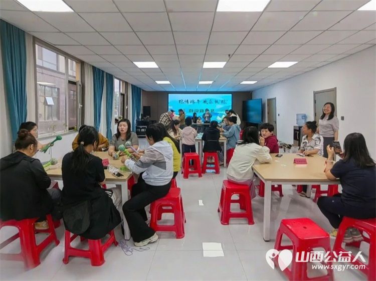 五社联动共绘端午暖心画卷 吕梁市离石区青年志愿者协会联合尉汾路社区开展粽情端午五社联动示范项目 - 第1张