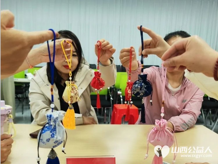 五社联动共绘端午暖心画卷 吕梁市离石区青年志愿者协会联合尉汾路社区开展粽情端午五社联动示范项目 - 第7张