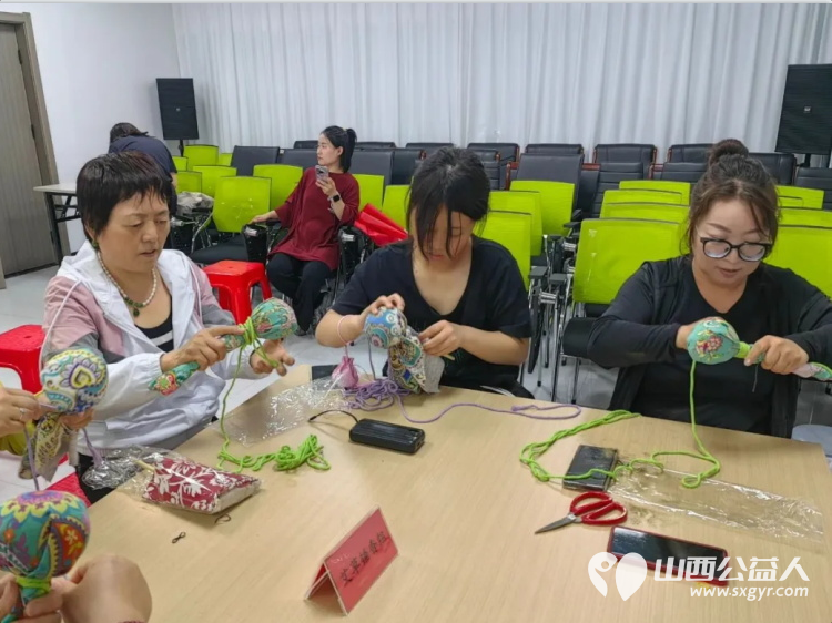 五社联动共绘端午暖心画卷 吕梁市离石区青年志愿者协会联合尉汾路社区开展粽情端午五社联动示范项目 - 第4张