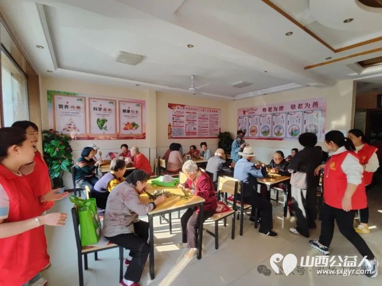 正能量公益山西五台县西米社区志愿服务队端午节开展了 粽香传情绳系安康 活动通过包粽子编手绳等丰富环节为老年人送去节日温暖为儿童传递民俗魅力 - 第17张 - 山西公益人 正能量公益山西五台县西米社区志愿服务队端午节开展了 粽香传情绳系安康 活动通过包粽子编手绳等丰富环节为老年人送去节日温暖为儿童传递民俗魅力 - 第17张