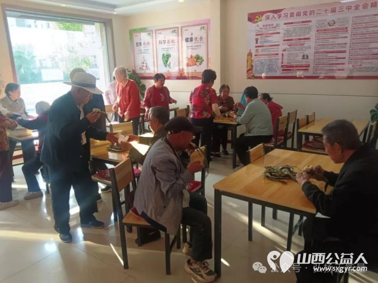 正能量公益山西五台县西米社区志愿服务队端午节开展了 粽香传情绳系安康 活动通过包粽子编手绳等丰富环节为老年人送去节日温暖为儿童传递民俗魅力 - 第16张 - 山西公益人 正能量公益山西五台县西米社区志愿服务队端午节开展了 粽香传情绳系安康 活动通过包粽子编手绳等丰富环节为老年人送去节日温暖为儿童传递民俗魅力 - 第16张