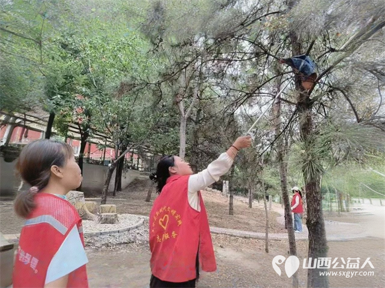 文水县爱心帮扶志愿者协会开展六五环境日新时代文明实践活动对文峪河沿岸开展集中清洁整治以实际行动守护家乡母亲河 - 第4张