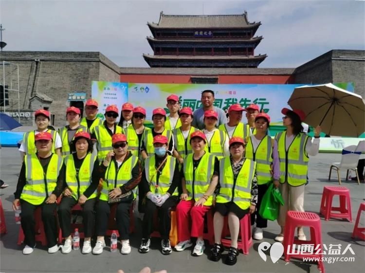 忻州古城广场掀环保热潮 忻州市环保志愿者协会助力六五环境日宣传组织三十余名志愿者深度参与 - 第3张 - 山西公益人 忻州古城广场掀环保热潮 忻州市环保志愿者协会助力六五环境日宣传组织三十余名志愿者深度参与 - 第3张