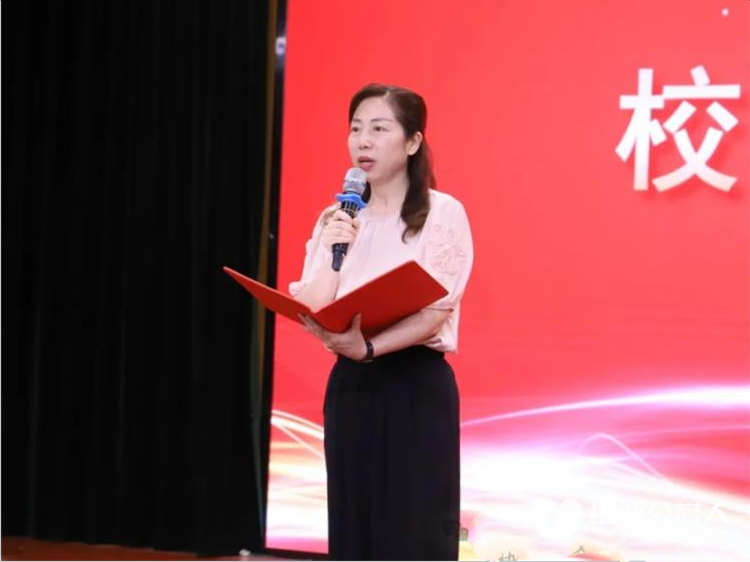 俭以养德让爱传递 运城市盐湖区魏风小学第三届跳蚤书市公益捐赠通过现场售卖旧书筹集善款共6053元捐赠盐湖区志愿者协会以帮助更多需要帮助的人 - 第2张 - 山西公益人 俭以养德让爱传递 运城市盐湖区魏风小学第三届跳蚤书市公益捐赠通过现场售卖旧书筹集善款共6053元捐赠盐湖区志愿者协会以帮助更多需要帮助的人 - 第2张
