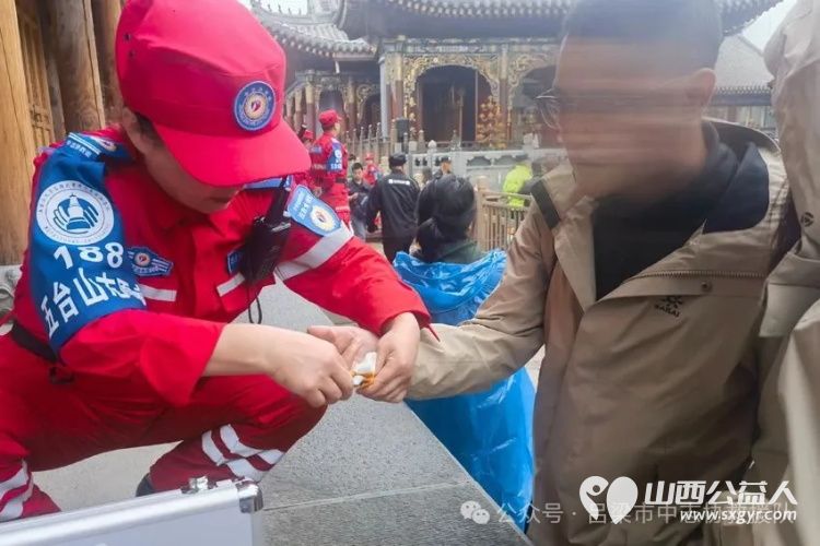 端午粽叶香志愿守护情----吕梁中志协救援队集结27名精英队员赴五台山景区执勤服务纪实 - 第7张 - 山西公益人 端午粽叶香志愿守护情----吕梁中志协救援队集结27名精英队员赴五台山景区执勤服务纪实 - 第7张