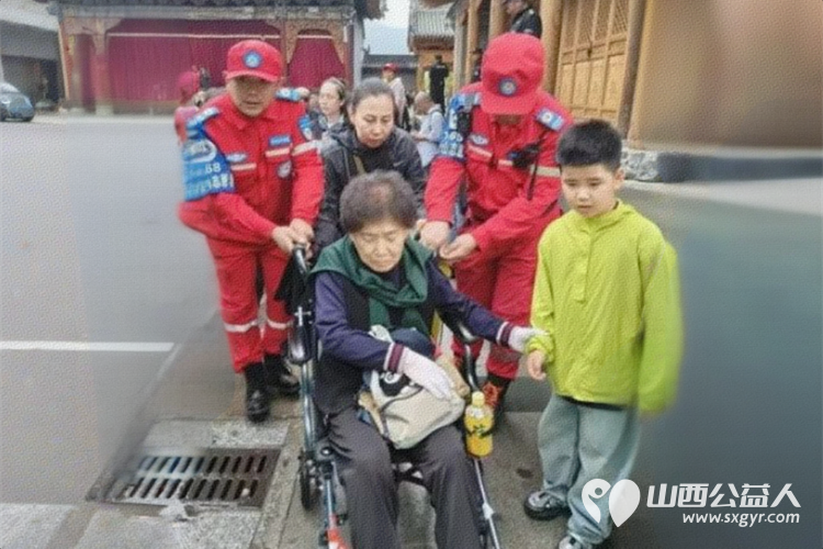 端午粽叶香志愿守护情----吕梁中志协救援队集结27名精英队员赴五台山景区执勤服务纪实 - 第10张 - 山西公益人 端午粽叶香志愿守护情----吕梁中志协救援队集结27名精英队员赴五台山景区执勤服务纪实 - 第10张