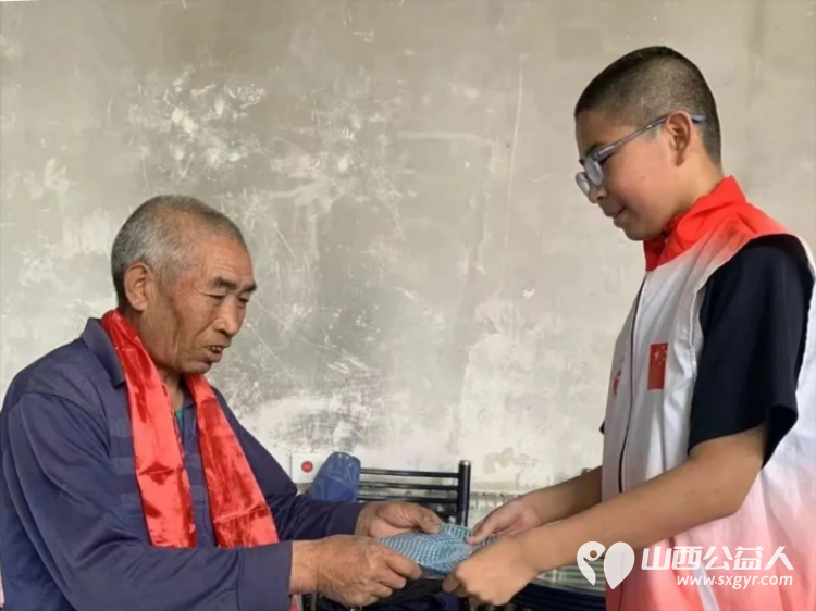 悠悠端午粽情浓六一献爱暖人心 长治市正能量公益协会海燕教育培训团队志愿者赴潞州区五马街道北董村对家庭困难户展开慰问 - 第11张 - 山西公益人 悠悠端午粽情浓六一献爱暖人心 长治市正能量公益协会海燕教育培训团队志愿者赴潞州区五马街道北董村对家庭困难户展开慰问 - 第11张