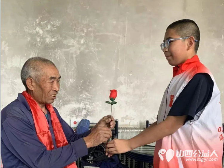 悠悠端午粽情浓六一献爱暖人心 长治市正能量公益协会海燕教育培训团队志愿者赴潞州区五马街道北董村对家庭困难户展开慰问 - 第8张 - 山西公益人 悠悠端午粽情浓六一献爱暖人心 长治市正能量公益协会海燕教育培训团队志愿者赴潞州区五马街道北董村对家庭困难户展开慰问 - 第8张