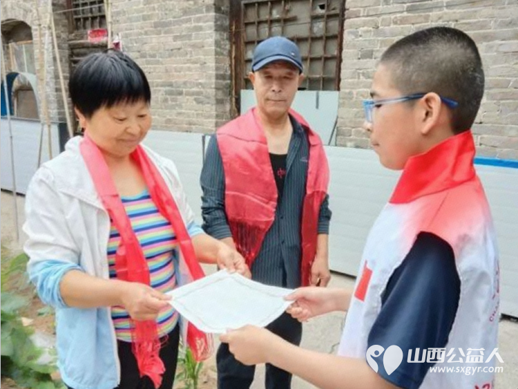 悠悠端午粽情浓六一献爱暖人心 长治市正能量公益协会海燕教育培训团队志愿者赴潞州区五马街道北董村对家庭困难户展开慰问 - 第4张 - 山西公益人 悠悠端午粽情浓六一献爱暖人心 长治市正能量公益协会海燕教育培训团队志愿者赴潞州区五马街道北董村对家庭困难户展开慰问 - 第4张