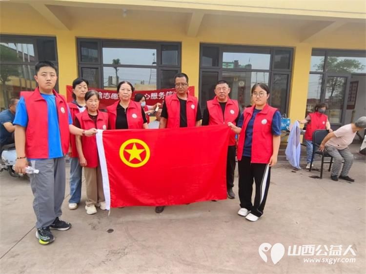 介休市敬老协会“孝善行”之敬老爱老助老活动6月7日走进义安镇那村服务老人现场爱心理发师为每一位老人修剪头发 - 第2张 - 山西公益人 介休市敬老协会“孝善行”之敬老爱老助老活动6月7日走进义安镇那村服务老人现场爱心理发师为每一位老人修剪头发 - 第2张