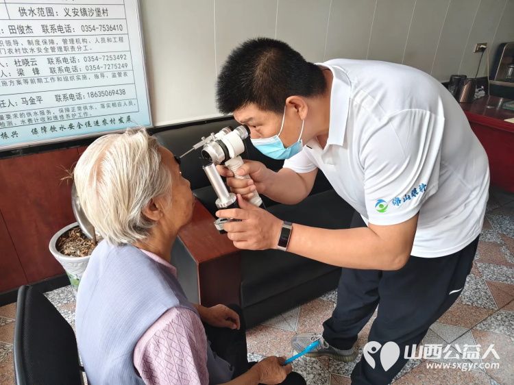 介休市敬老协会6月7日敬老爱老助老活动走进义安镇沙堡村服务老人为老人们理发义诊 - 第13张 - 山西公益人 介休市敬老协会6月7日敬老爱老助老活动走进义安镇沙堡村服务老人为老人们理发义诊 - 第13张