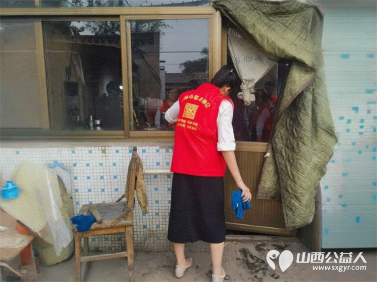 介休市敬老协会孝善行助老活动走进义安镇沙堡村入户87岁特困老人曹恩明80岁特困张大海家中服务老人 - 第4张 - 山西公益人 介休市敬老协会孝善行助老活动走进义安镇沙堡村入户87岁特困老人曹恩明80岁特困张大海家中服务老人 - 第4张