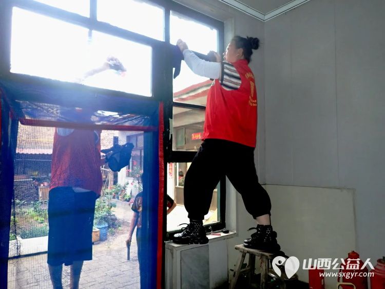 介休市敬老协会孝善行助老活动走进义安镇沙堡村入户87岁特困老人曹恩明80岁特困张大海家中服务老人 - 第3张 - 山西公益人 介休市敬老协会孝善行助老活动走进义安镇沙堡村入户87岁特困老人曹恩明80岁特困张大海家中服务老人 - 第3张