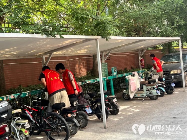 晋中新青年高校志愿者联合服务中心春暖社区志愿服务项目山西能源学院地测系志愿服务总队的志愿者们走进银海心悦社区 - 第3张 - 山西公益人 晋中新青年高校志愿者联合服务中心春暖社区志愿服务项目山西能源学院地测系志愿服务总队的志愿者们走进银海心悦社区 - 第3张