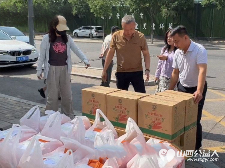 爱心汇聚情暖童心----太原市霍州商会联合山西省代理商联合会开展爱心公益活动前往太原市儿童福利院将捐赠物资和善款交至院方代表手中 - 第4张 - 山西公益人 爱心汇聚情暖童心----太原市霍州商会联合山西省代理商联合会开展爱心公益活动前往太原市儿童福利院将捐赠物资和善款交至院方代表手中 - 第4张