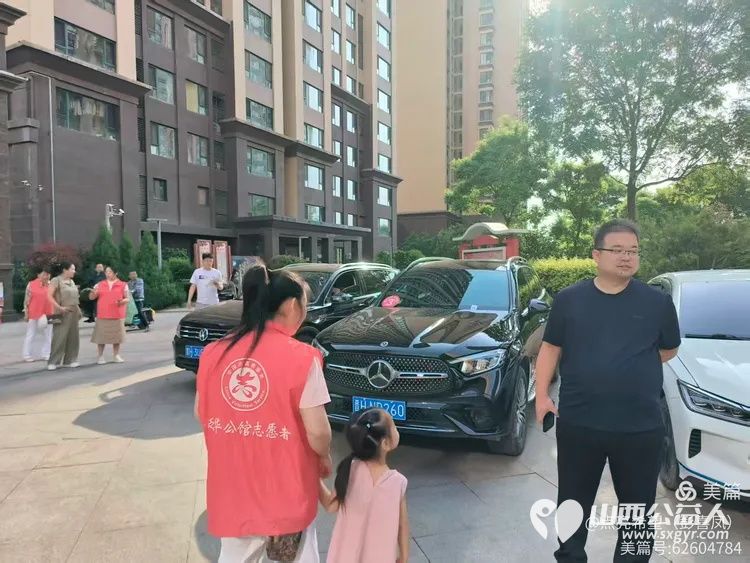 忻州市泛华公馆业主委员会和党支部象往年一样组织了泛华公馆志愿服务考生活动祝高考学子金榜题名 - 第10张 - 山西公益人 忻州市泛华公馆业主委员会和党支部象往年一样组织了泛华公馆志愿服务考生活动祝高考学子金榜题名 - 第10张