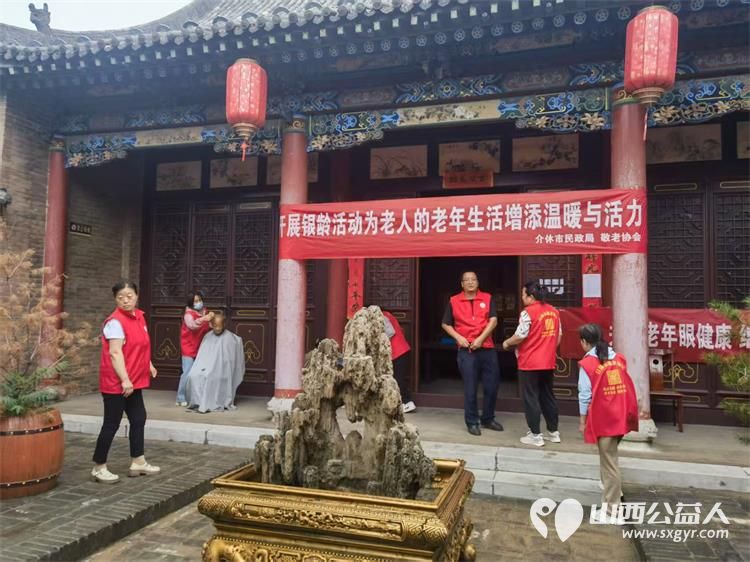 介休市敬老协会敬老爱老助老活动6月14日志愿者们早早就来到了张兰镇旧新堡村为60岁以上所有老人们爱心理发、义诊 - 第6张 - 山西公益人 介休市敬老协会敬老爱老助老活动6月14日志愿者们早早就来到了张兰镇旧新堡村为60岁以上所有老人们爱心理发、义诊 - 第6张