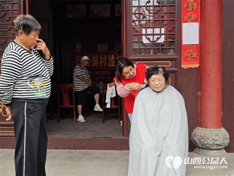 介休市敬老协会敬老爱老助老活动6月14日志愿者们早早就来到了张兰镇旧新堡村为60岁以上所有老人们爱心理发、义诊 - 第20张 - 山西公益人 介休市敬老协会敬老爱老助老活动6月14日志愿者们早早就来到了张兰镇旧新堡村为60岁以上所有老人们爱心理发、义诊 - 第20张