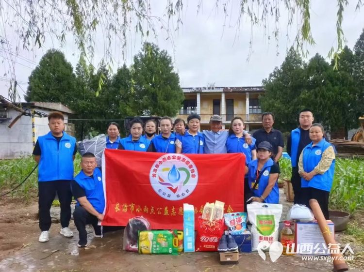 长治市小雨点公益协会思源分会一行6人抵达蒲县为两位帮扶老人准备新衣物以及电风扇被子面粉等帮助老人收拾家简单装潢房屋改善老人的居住环境 - 第1张 - 山西公益人 长治市小雨点公益协会思源分会一行6人抵达蒲县为两位帮扶老人准备新衣物以及电风扇被子面粉等帮助老人收拾家简单装潢房屋改善老人的居住环境 - 第1张