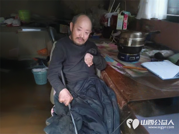 长治市小雨点公益协会思源分会一行6人抵达蒲县为两位帮扶老人准备新衣物以及电风扇被子面粉等帮助老人收拾家简单装潢房屋改善老人的居住环境 - 第4张 - 山西公益人 长治市小雨点公益协会思源分会一行6人抵达蒲县为两位帮扶老人准备新衣物以及电风扇被子面粉等帮助老人收拾家简单装潢房屋改善老人的居住环境 - 第4张