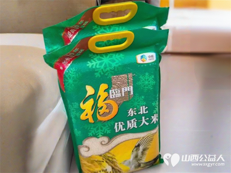 长治市小雨点公益协会思源分会一行6人抵达蒲县为两位帮扶老人准备新衣物以及电风扇被子面粉等帮助老人收拾家简单装潢房屋改善老人的居住环境 - 第19张 - 山西公益人 长治市小雨点公益协会思源分会一行6人抵达蒲县为两位帮扶老人准备新衣物以及电风扇被子面粉等帮助老人收拾家简单装潢房屋改善老人的居住环境 - 第19张