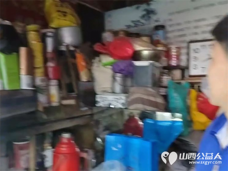 长治市小雨点公益协会思源分会一行6人抵达蒲县为两位帮扶老人准备新衣物以及电风扇被子面粉等帮助老人收拾家简单装潢房屋改善老人的居住环境 - 第15张 - 山西公益人 长治市小雨点公益协会思源分会一行6人抵达蒲县为两位帮扶老人准备新衣物以及电风扇被子面粉等帮助老人收拾家简单装潢房屋改善老人的居住环境 - 第15张