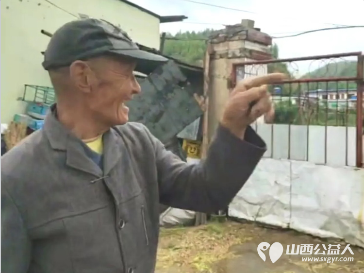 长治市小雨点公益协会思源分会一行6人抵达蒲县为两位帮扶老人准备新衣物以及电风扇被子面粉等帮助老人收拾家简单装潢房屋改善老人的居住环境 - 第12张 - 山西公益人 长治市小雨点公益协会思源分会一行6人抵达蒲县为两位帮扶老人准备新衣物以及电风扇被子面粉等帮助老人收拾家简单装潢房屋改善老人的居住环境 - 第12张