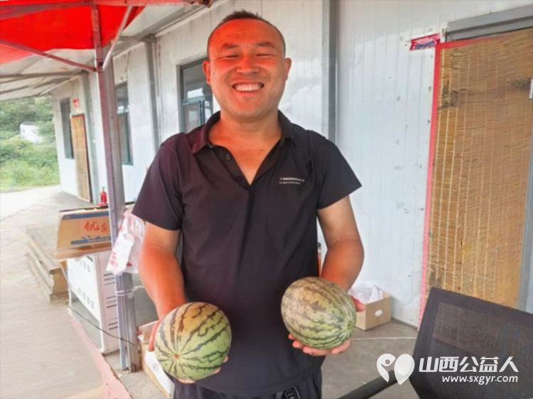 烈日采白菜西瓜爱心送雨花----记长治市小雨点公益志愿者协会思源分会为长治市雨花斋二部捐赠白菜西瓜行动 - 第7张 - 山西公益人 烈日采白菜西瓜爱心送雨花----记长治市小雨点公益志愿者协会思源分会为长治市雨花斋二部捐赠白菜西瓜行动 - 第7张