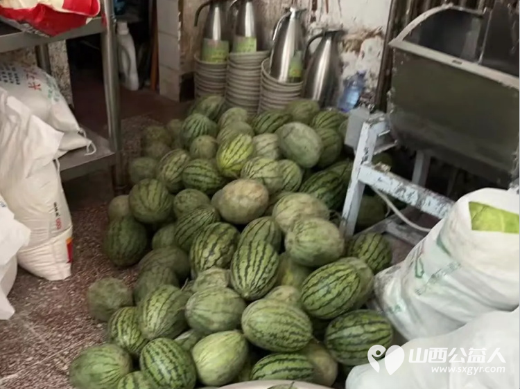 烈日采白菜西瓜爱心送雨花----记长治市小雨点公益志愿者协会思源分会为长治市雨花斋二部捐赠白菜西瓜行动 - 第18张 - 山西公益人 烈日采白菜西瓜爱心送雨花----记长治市小雨点公益志愿者协会思源分会为长治市雨花斋二部捐赠白菜西瓜行动 - 第18张