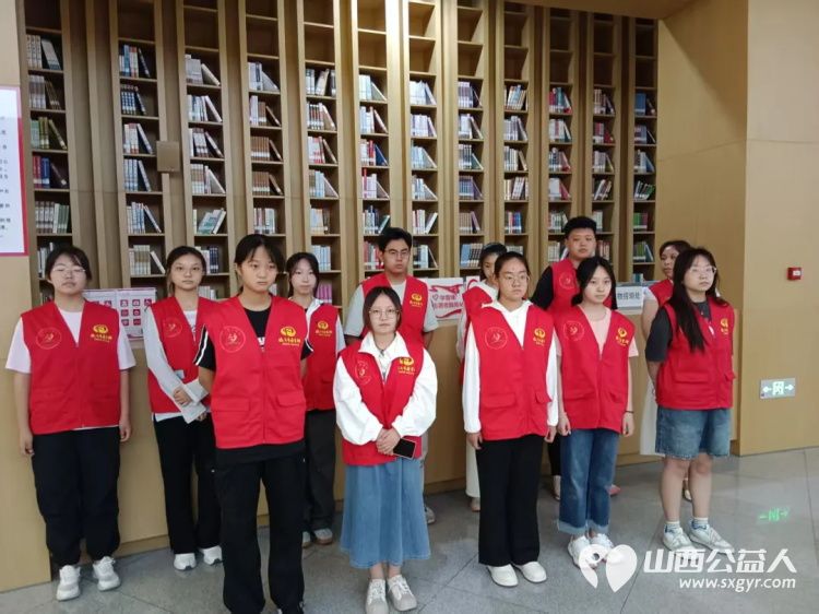 书香满溢志愿同行----临汾市护苗爱心志愿服务队图书馆暖心行动清洁书架图书归位让更多人享受安静舒适的阅读环境 - 第1张