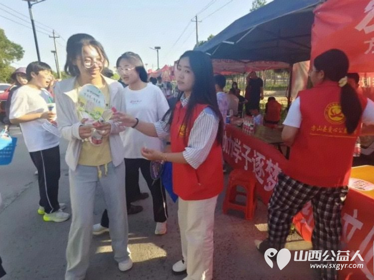 青衿之志志愿护航----正能量公益方山县爱心公益协会在高考季携手方山县武当社区党委方山县中医院再次发起“爱心助考·为梦护航”志愿服务活动 - 第23张 - 山西公益人 青衿之志志愿护航----正能量公益方山县爱心公益协会在高考季携手方山县武当社区党委方山县中医院再次发起“爱心助考·为梦护航”志愿服务活动 - 第23张