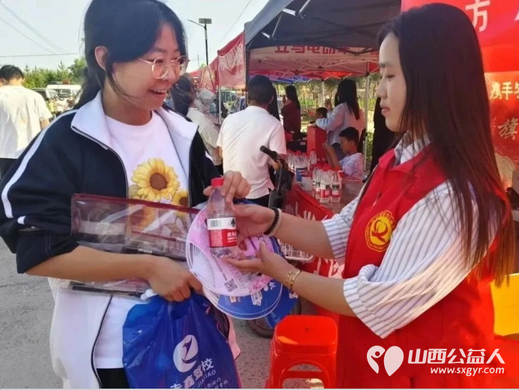 青衿之志志愿护航----正能量公益方山县爱心公益协会在高考季携手方山县武当社区党委方山县中医院再次发起“爱心助考·为梦护航”志愿服务活动 - 第24张 - 山西公益人 青衿之志志愿护航----正能量公益方山县爱心公益协会在高考季携手方山县武当社区党委方山县中医院再次发起“爱心助考·为梦护航”志愿服务活动 - 第24张