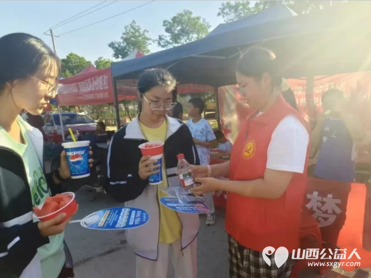 青衿之志志愿护航----正能量公益方山县爱心公益协会在高考季携手方山县武当社区党委方山县中医院再次发起“爱心助考·为梦护航”志愿服务活动 - 第18张 - 山西公益人 青衿之志志愿护航----正能量公益方山县爱心公益协会在高考季携手方山县武当社区党委方山县中医院再次发起“爱心助考·为梦护航”志愿服务活动 - 第18张