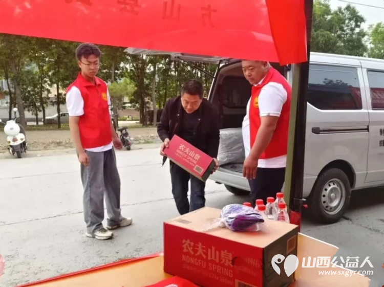 青衿之志志愿护航----正能量公益方山县爱心公益协会在高考季携手方山县武当社区党委方山县中医院再次发起“爱心助考·为梦护航”志愿服务活动 - 第8张 - 山西公益人 青衿之志志愿护航----正能量公益方山县爱心公益协会在高考季携手方山县武当社区党委方山县中医院再次发起“爱心助考·为梦护航”志愿服务活动 - 第8张