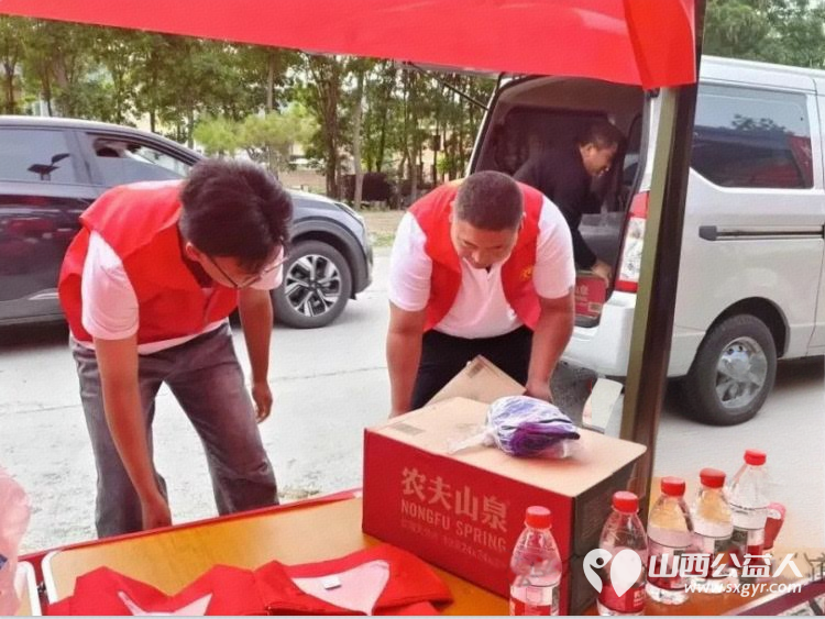 青衿之志志愿护航----正能量公益方山县爱心公益协会在高考季携手方山县武当社区党委方山县中医院再次发起“爱心助考·为梦护航”志愿服务活动 - 第7张 - 山西公益人 青衿之志志愿护航----正能量公益方山县爱心公益协会在高考季携手方山县武当社区党委方山县中医院再次发起“爱心助考·为梦护航”志愿服务活动 - 第7张