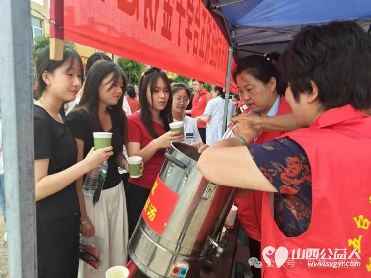 正能量公益五台县西米社区志愿服务队于6月6日至9日开展“爱心助力高考,情暖莘莘学子”活动为广大学子的逐梦之路保驾护航 - 第6张 - 山西公益人 正能量公益五台县西米社区志愿服务队于6月6日至9日开展“爱心助力高考,情暖莘莘学子”活动为广大学子的逐梦之路保驾护航 - 第6张