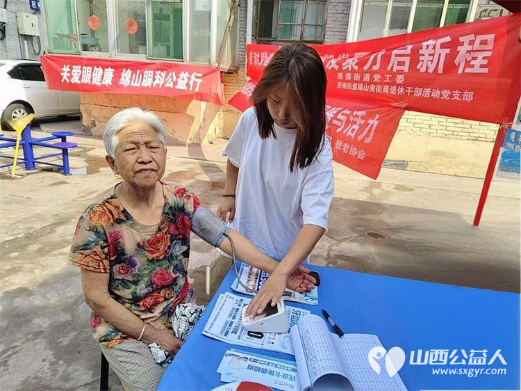 志愿服务进社区健康活动暖人心----介休市敬老协会志愿者走进西南街道绵山南街社区为社区所有老人们爱心理发、按摩理疗、义诊 - 第40张