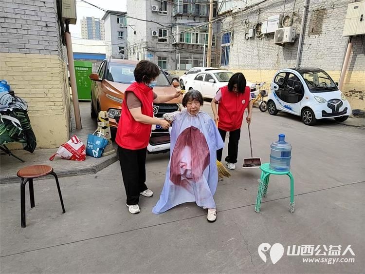 志愿服务进社区健康活动暖人心----介休市敬老协会志愿者走进西南街道绵山南街社区为社区所有老人们爱心理发、按摩理疗、义诊 - 第34张