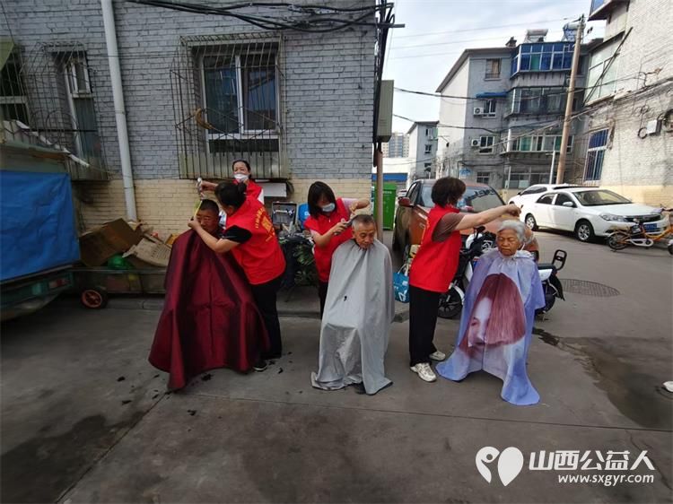 志愿服务进社区健康活动暖人心----介休市敬老协会志愿者走进西南街道绵山南街社区为社区所有老人们爱心理发、按摩理疗、义诊 - 第10张