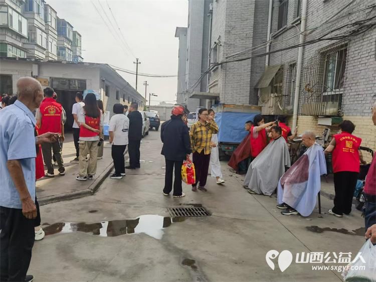 志愿服务进社区健康活动暖人心----介休市敬老协会志愿者走进西南街道绵山南街社区为社区所有老人们爱心理发、按摩理疗、义诊 - 第31张
