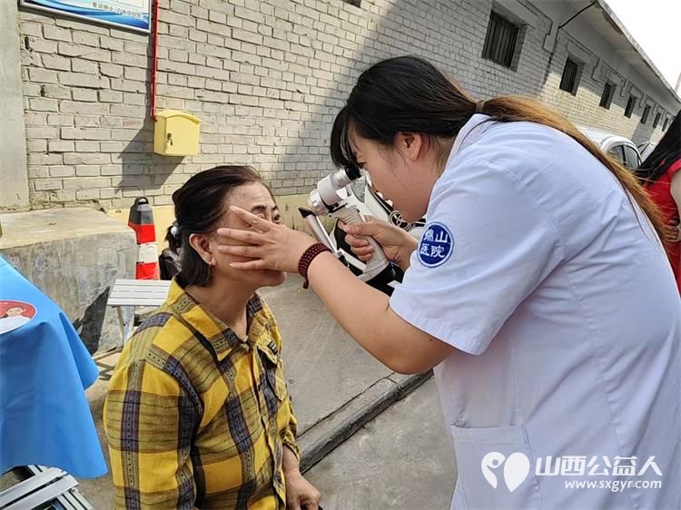 志愿服务进社区健康活动暖人心----介休市敬老协会志愿者走进西南街道绵山南街社区为社区所有老人们爱心理发、按摩理疗、义诊 - 第27张