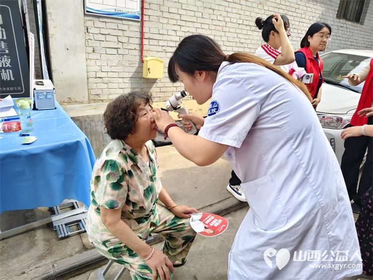 志愿服务进社区健康活动暖人心----介休市敬老协会志愿者走进西南街道绵山南街社区为社区所有老人们爱心理发、按摩理疗、义诊 - 第26张