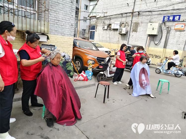 志愿服务进社区健康活动暖人心----介休市敬老协会志愿者走进西南街道绵山南街社区为社区所有老人们爱心理发、按摩理疗、义诊 - 第30张
