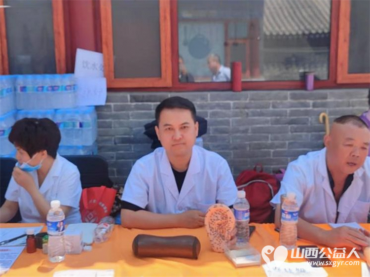 爱心义诊暖古刹 太原市专家协会霍素文医生团队为阳泉普济寺僧众健康护航为寺内僧众开展免费义诊服务 - 第2张