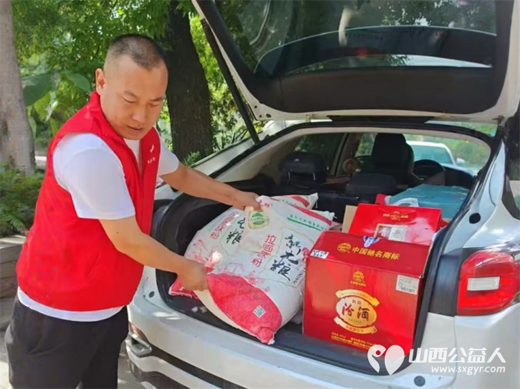 情暖六月爱心同行 长治圆梦公益协会的志愿者们去平顺县西青北村为5户困难家庭送去了大米白面食用油等物资 - 第6张 - 山西公益人 情暖六月爱心同行 长治圆梦公益协会的志愿者们去平顺县西青北村为5户困难家庭送去了大米白面食用油等物资 - 第6张