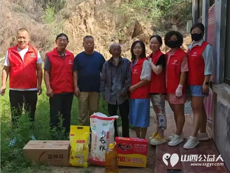 情暖六月爱心同行 长治圆梦公益协会的志愿者们去平顺县西青北村为5户困难家庭送去了大米白面食用油等物资 - 第4张 - 山西公益人 情暖六月爱心同行 长治圆梦公益协会的志愿者们去平顺县西青北村为5户困难家庭送去了大米白面食用油等物资 - 第4张