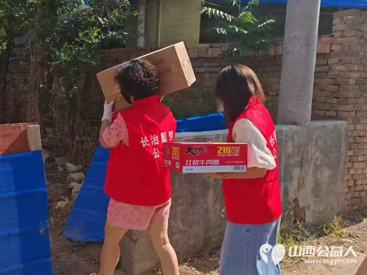 情暖六月爱心同行 长治圆梦公益协会的志愿者们去平顺县西青北村为5户困难家庭送去了大米白面食用油等物资 - 第7张 - 山西公益人 情暖六月爱心同行 长治圆梦公益协会的志愿者们去平顺县西青北村为5户困难家庭送去了大米白面食用油等物资 - 第7张