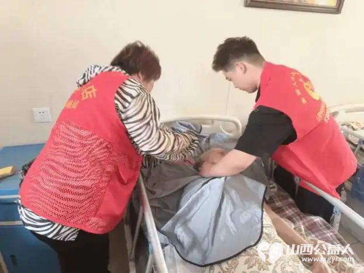 爱心义剪进敬老院丝丝真情暖人心 太原市小店区滨东社区携手志愿者为福乐居敬老院的老人们送去清爽与笑容 - 第1张 - 山西公益人 爱心义剪进敬老院丝丝真情暖人心 太原市小店区滨东社区携手志愿者为福乐居敬老院的老人们送去清爽与笑容 - 第1张