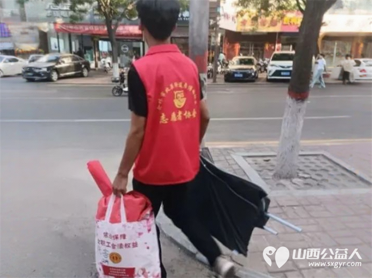 介休市北关街道彦博路社区志愿者协会组织志愿者参加“爱心助考 ”2025年中考志愿服务 - 第9张 - 山西公益人 介休市北关街道彦博路社区志愿者协会组织志愿者参加“爱心助考 ”2025年中考志愿服务 - 第9张